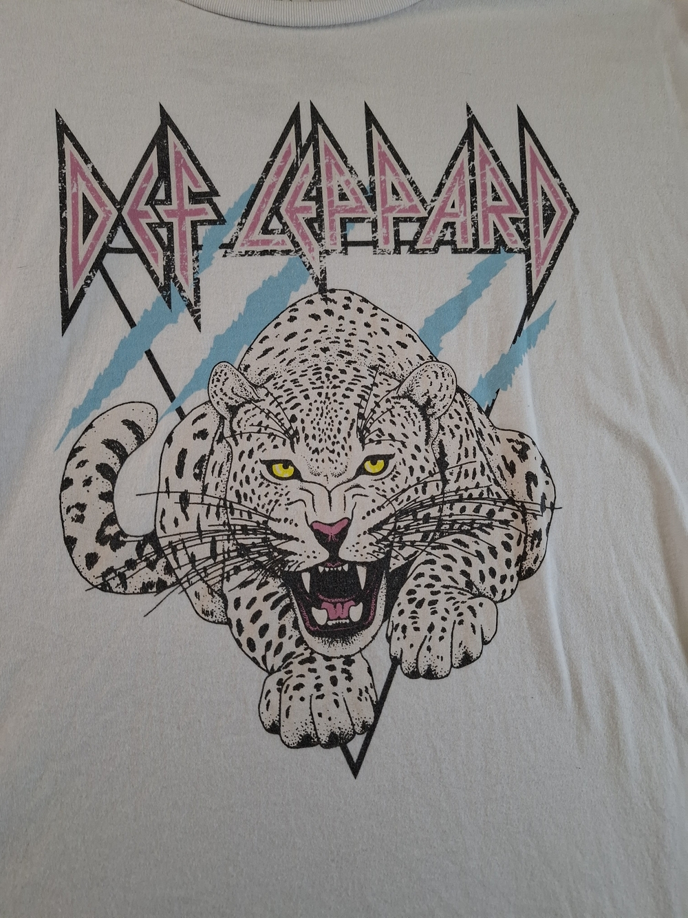 Def Leppard Womens Size XXL Graphic Short Sleeve Tee - Picture 2 of 8